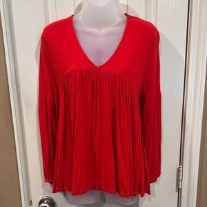 Eri + Ali Red V-Neck Top. Sz Medium